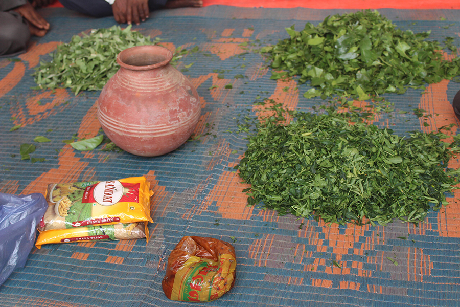 Preparing Handi Khat